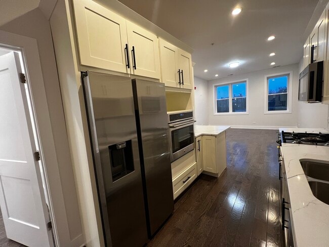 Building Photo - 4819 Main St