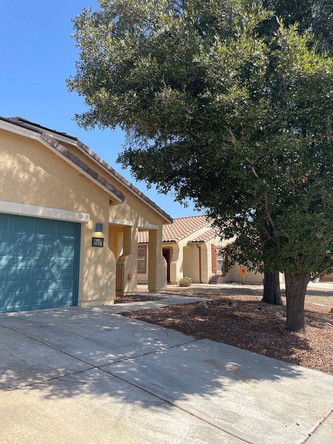 Building Photo - Gorgeous Home in Gladden Farms!