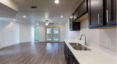 Building Photo - 1925 Moser Ave