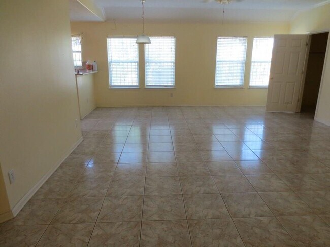 Foto del edificio - 9907 Golden Glen Dr