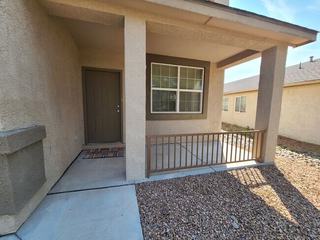 Foto del edificio - Spacious 2 story 4 bed 2.5 bath home in Huning Ranch.