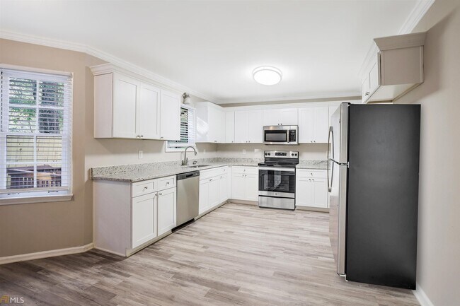 Building Photo - 1507 Hillside Dr SE
