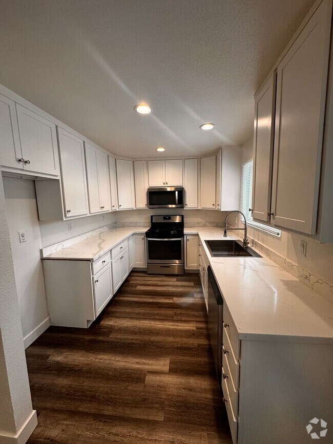 Building Photo - 33812 Robles Dr