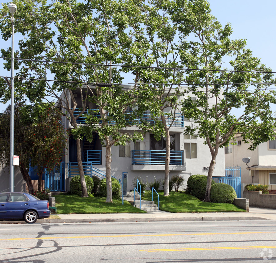 Building Photo - 15039 Burbank Blvd