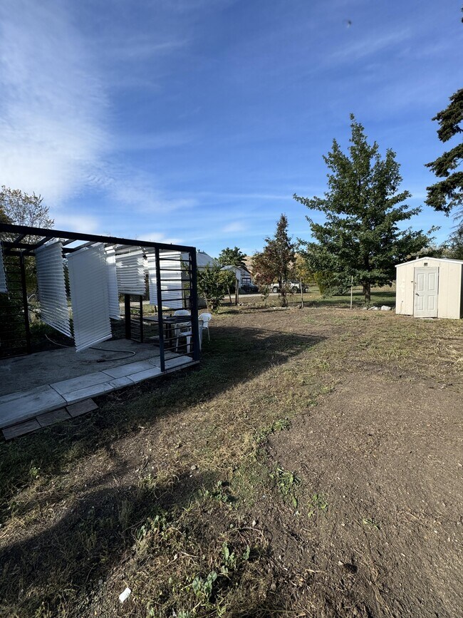 10007 Kalamalka Rd, Coldstream, BC V1B 1L5 House for Rent in