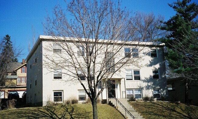 Building Photo - 1231 St Clair Ave