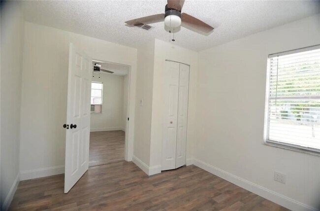 Foto del edificio - 402 Cardinal St