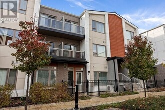 Building Photo - 60 Orchid Pl Dr