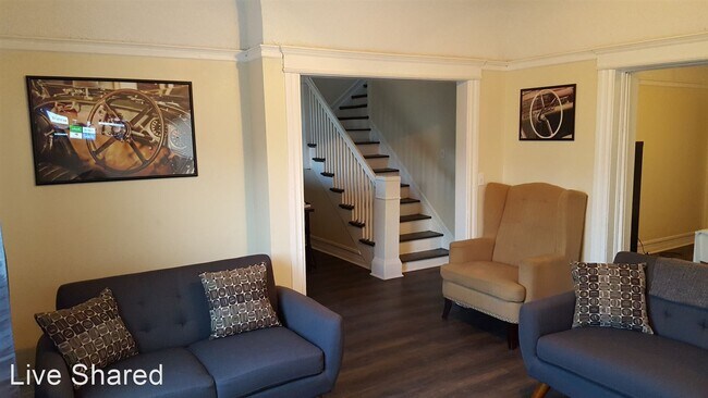 Foto del edificio - 1438 E 20th St