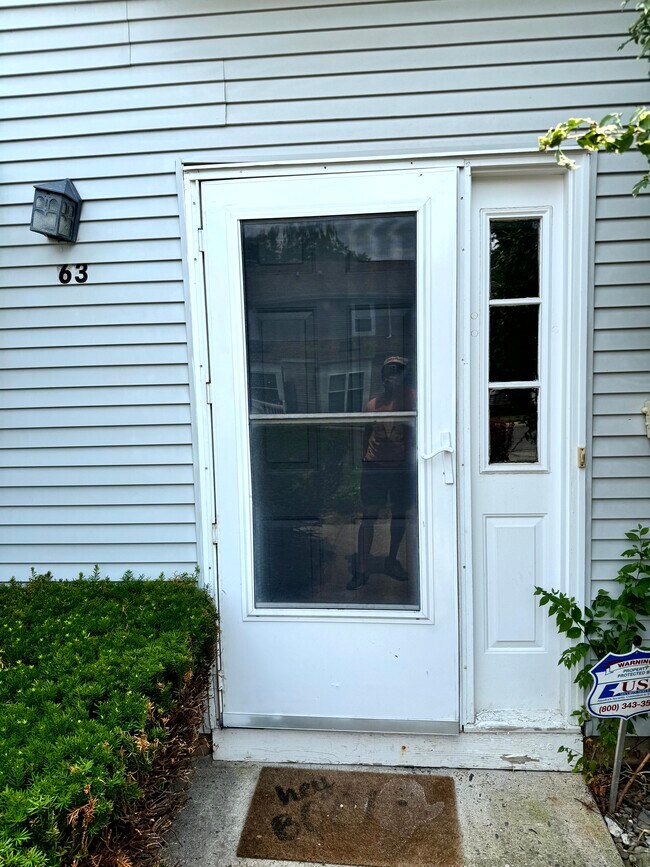 Puerta de tormenta - 63 Devonshire Dr