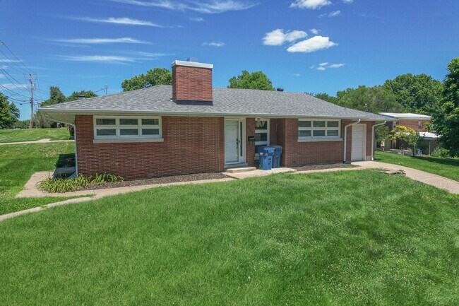 Foto del edificio - 2401 Willow Dr