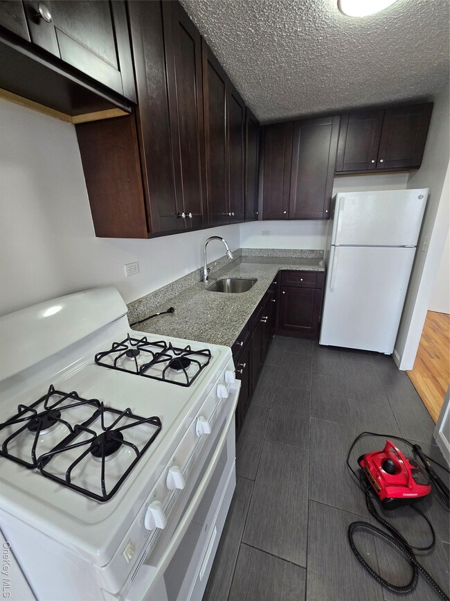 Foto del edificio - 34-12 113th St