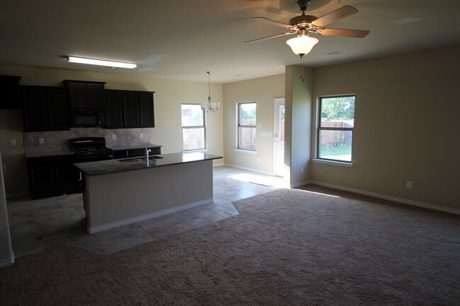 Building Photo - Amazing Brand New 5 Bedroom Home in Yukon
