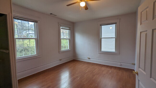 Building Photo - 3137 Riverside Dr