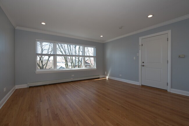 Building Photo - 5719 N Fairfield Ave