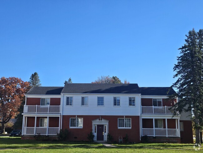 Building Photo - Franklin Court Apartments