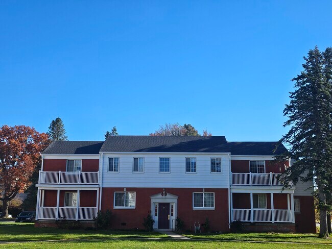 Building Photo - Franklin Court Apartments