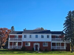 Building Photo - Franklin Court Apartments