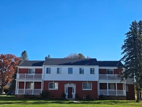 Building Photo - Franklin Court Apartments