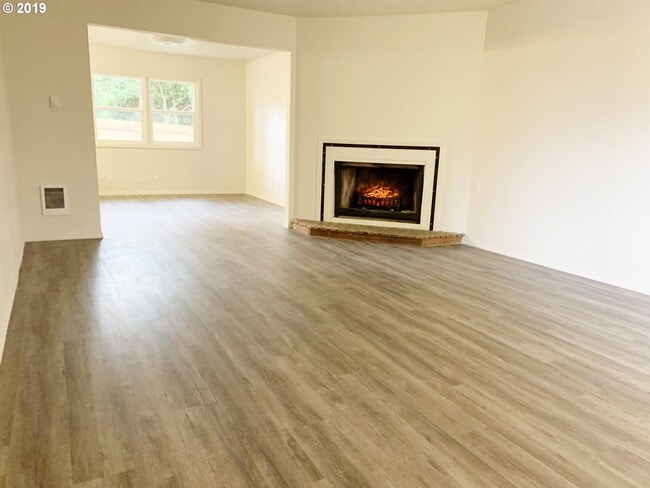 Large living room! - 15421 SE Stark Street