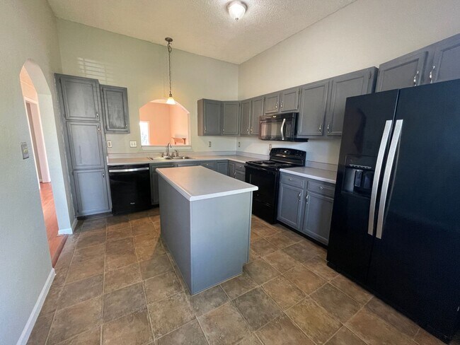 Foto del edificio - Spacious 3 bed 2.5 bath in Indy!
