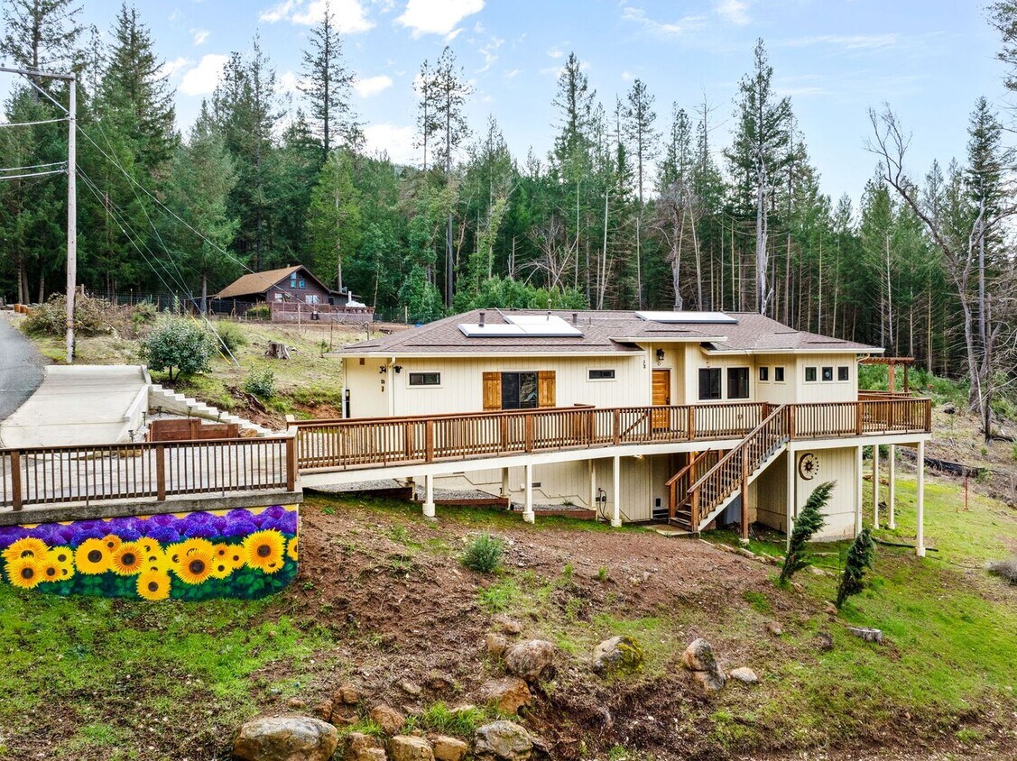 Foto principal - 9394KelseyCreekDriveWest.Is4Lease.com