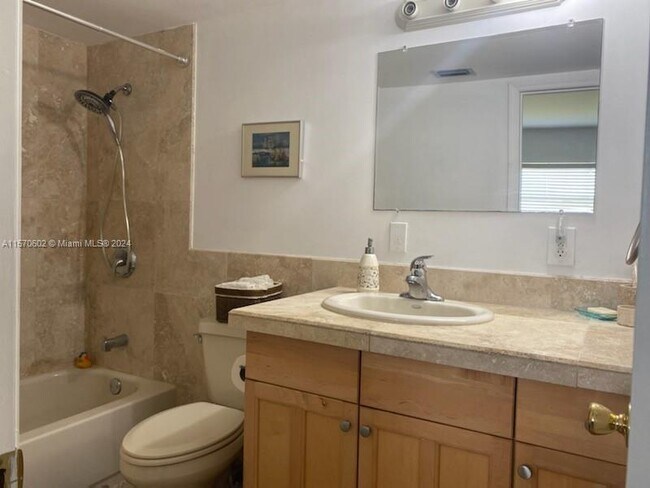 Foto del edificio - 14721 Bonaire Blvd