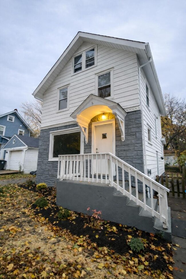 Building Photo - 69 E Lowell Ave