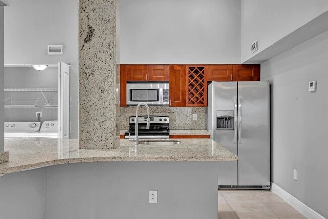 Building Photo - 2810 N Oakland Forest Dr