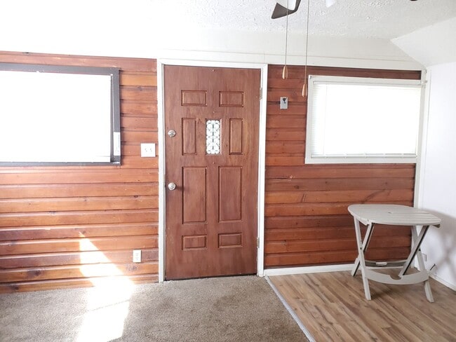 Building Photo - One Bedroom House