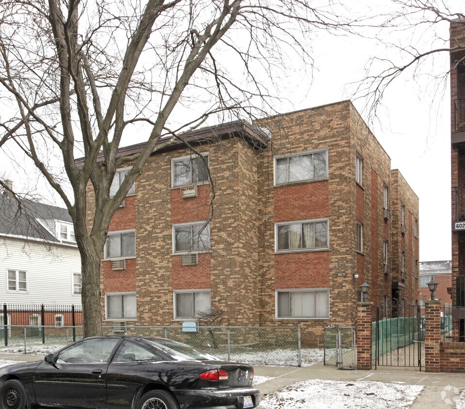 Building Photo - 6031 N Wolcott Ave