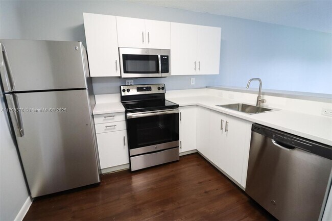 Foto del edificio - 9779 Nob Hill Ct