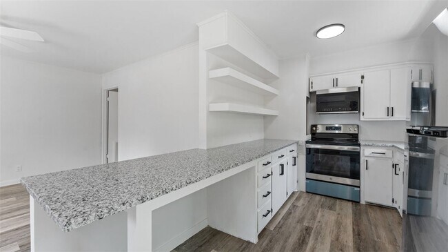 Building Photo - 828 W Caraway St