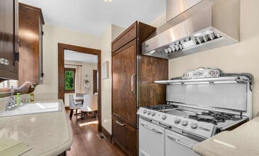 Building Photo - 852 Laveta Terrace