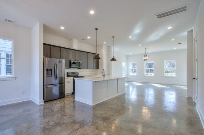 Foto del edificio - 904 Burchwood Ave