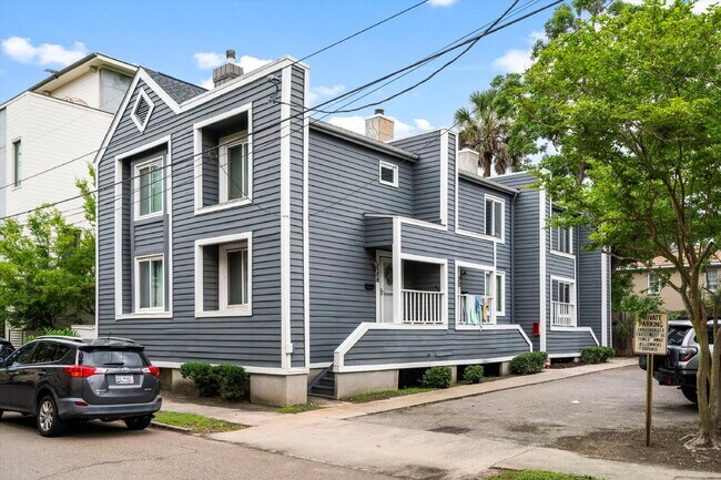 Foto del edificio - "Charming 2-Bed Condo in Charleston with G...