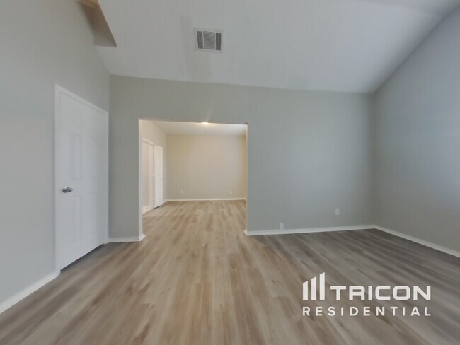 Building Photo - 589 Continental Dr
