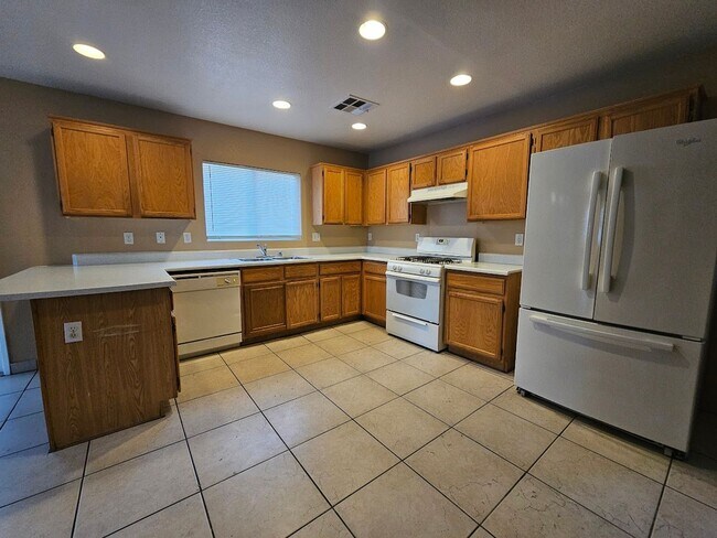 Foto del edificio - Spacious 4BD/3BA Home with Mountain Views in Las Vegas!