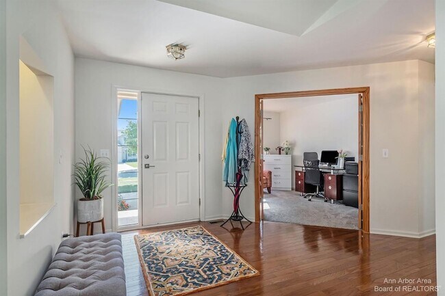 Foto del edificio - 4267 Knollcrest Dr