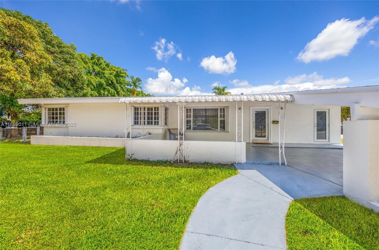Foto principal - 1700 N Treasure Dr