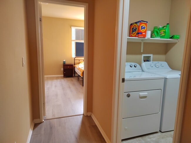 Foto del edificio - 5867 Berryhill Dr