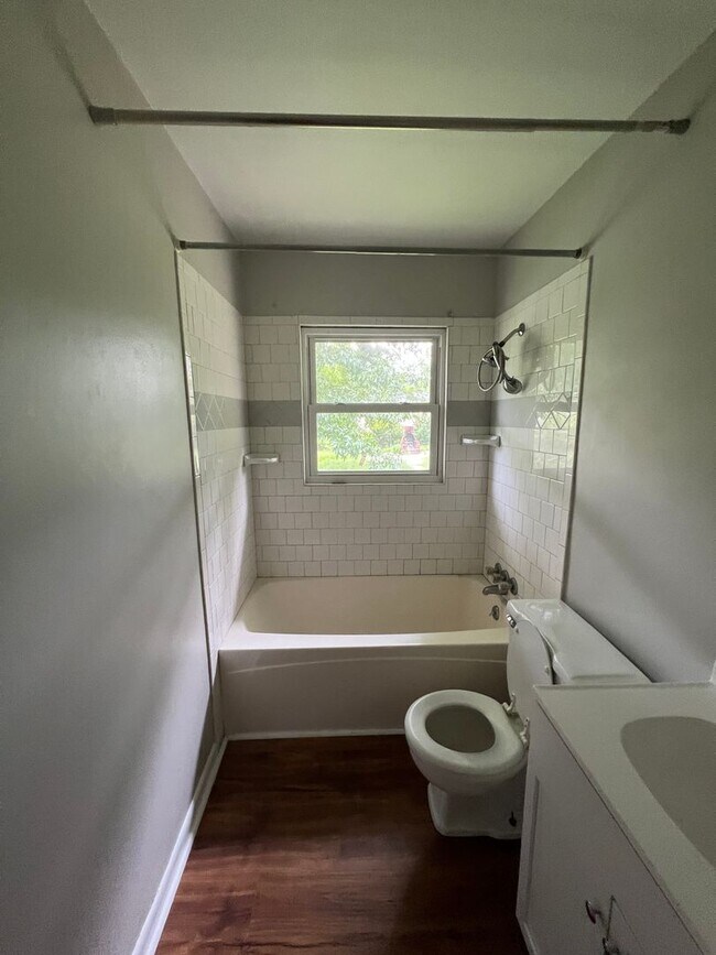 Foto del edificio - 3016 E. Brinkley ~ Overhills Park