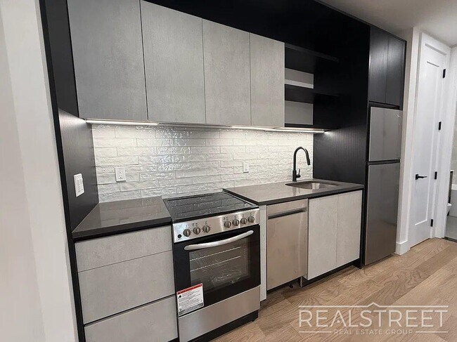 Foto del edificio - Modern Brooklyn Living with Everyday Convenience