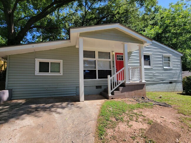 Building Photo - Rent 2 Get 2 Rooms for Free- This home is Priced as a 2bdrm in Intown Atlanta