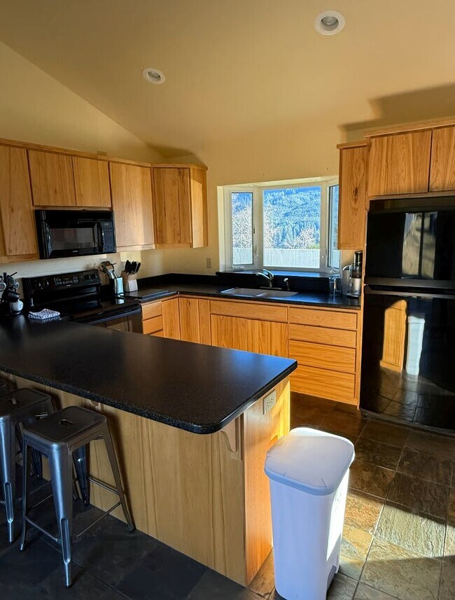 Foto del edificio - 17561 Gardner Ridge Rd