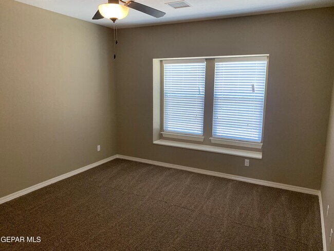 Foto del edificio - 13668 Garforth Ave