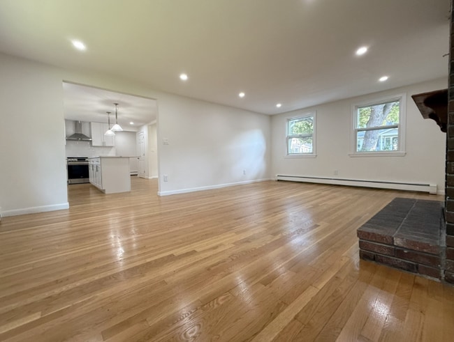 Building Photo - 5 Middle St