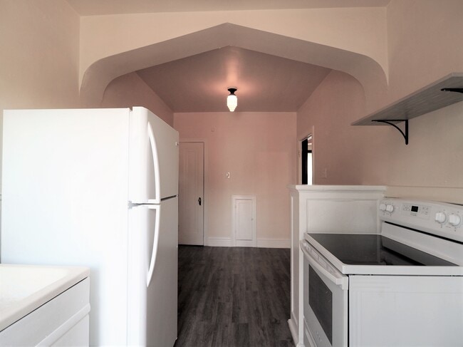 Building Photo - 3862 S Spring Ave