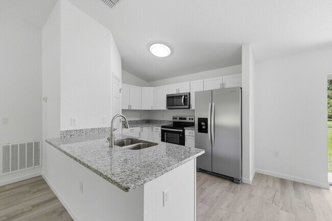 Foto del edificio - Available Now! New 3/2 Home with Large Backyard and Front Porch