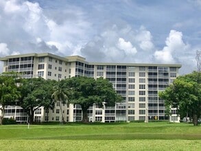 Building Photo - 2940 N Course Dr